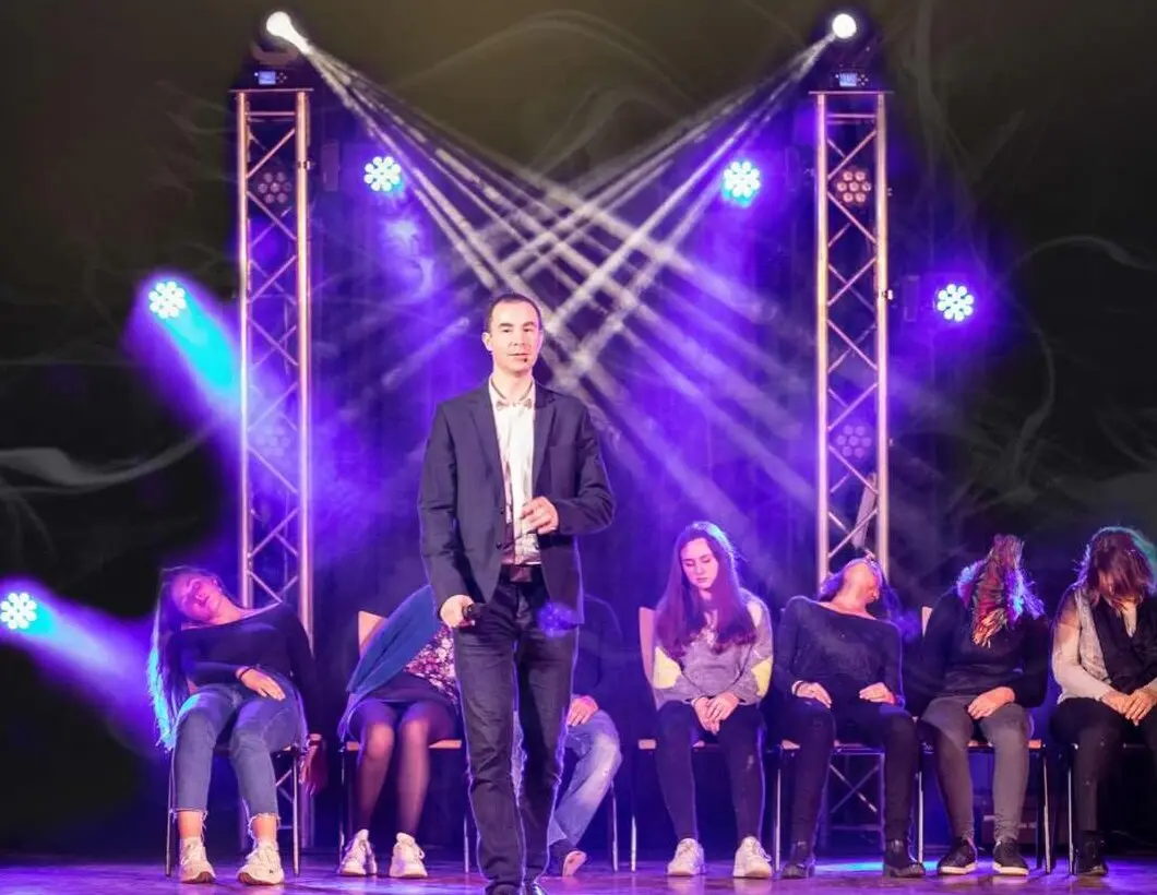 HypnoFlix avec Steven, spectacle d’hypnose interactif